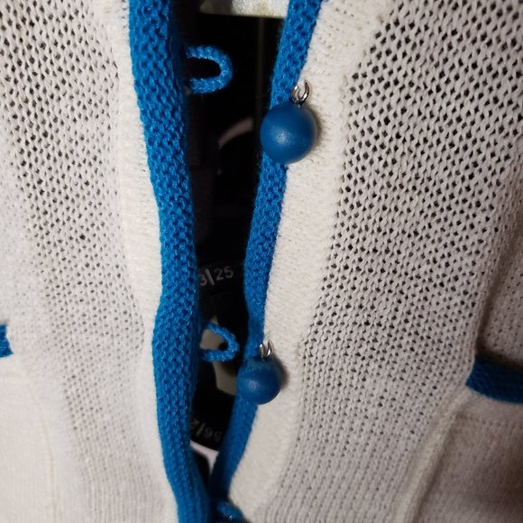 Laced Cardigan in Soft White and Blue Size Petite - Picture 6 of 8